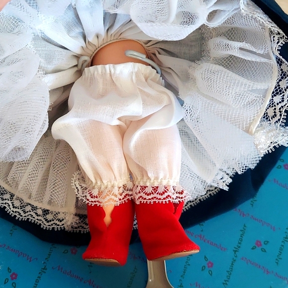 Madame Alexander 8" Doll, Russia #548 - Vintage - Picture 4 of 8